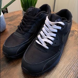 Nike Air Max III Size 6Y all black